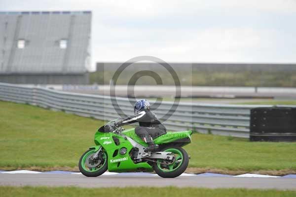 Motorcycle action photographs;Rockingham;Rockingham photographs;Trackday digital images;event digital images;eventdigitalimages;no limits trackday;peter wileman photography;rockingham corby northamptonshire;trackday;trackday photos