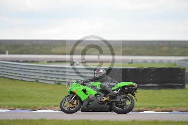 Motorcycle action photographs;Rockingham;Rockingham photographs;Trackday digital images;event digital images;eventdigitalimages;no limits trackday;peter wileman photography;rockingham corby northamptonshire;trackday;trackday photos