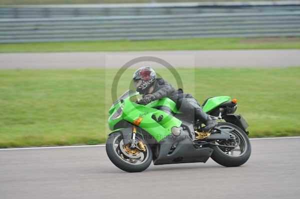 Motorcycle action photographs;Rockingham;Rockingham photographs;Trackday digital images;event digital images;eventdigitalimages;no limits trackday;peter wileman photography;rockingham corby northamptonshire;trackday;trackday photos