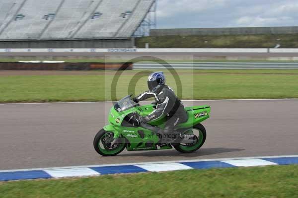 Motorcycle action photographs;Rockingham;Rockingham photographs;Trackday digital images;event digital images;eventdigitalimages;no limits trackday;peter wileman photography;rockingham corby northamptonshire;trackday;trackday photos