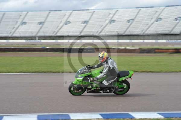 Motorcycle action photographs;Rockingham;Rockingham photographs;Trackday digital images;event digital images;eventdigitalimages;no limits trackday;peter wileman photography;rockingham corby northamptonshire;trackday;trackday photos