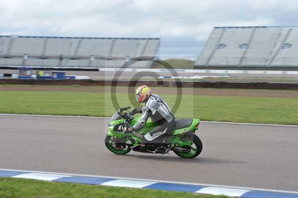 Motorcycle action photographs;Rockingham;Rockingham photographs;Trackday digital images;event digital images;eventdigitalimages;no limits trackday;peter wileman photography;rockingham corby northamptonshire;trackday;trackday photos