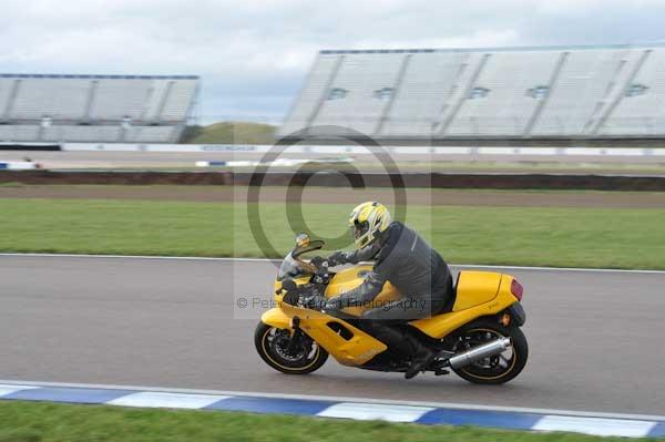 Motorcycle action photographs;Rockingham;Rockingham photographs;Trackday digital images;event digital images;eventdigitalimages;no limits trackday;peter wileman photography;rockingham corby northamptonshire;trackday;trackday photos