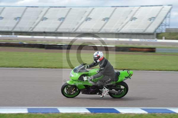 Motorcycle action photographs;Rockingham;Rockingham photographs;Trackday digital images;event digital images;eventdigitalimages;no limits trackday;peter wileman photography;rockingham corby northamptonshire;trackday;trackday photos