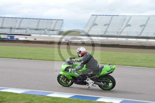 Motorcycle action photographs;Rockingham;Rockingham photographs;Trackday digital images;event digital images;eventdigitalimages;no limits trackday;peter wileman photography;rockingham corby northamptonshire;trackday;trackday photos