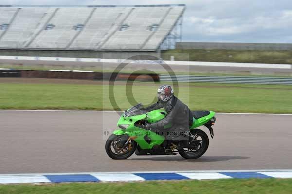 Motorcycle action photographs;Rockingham;Rockingham photographs;Trackday digital images;event digital images;eventdigitalimages;no limits trackday;peter wileman photography;rockingham corby northamptonshire;trackday;trackday photos