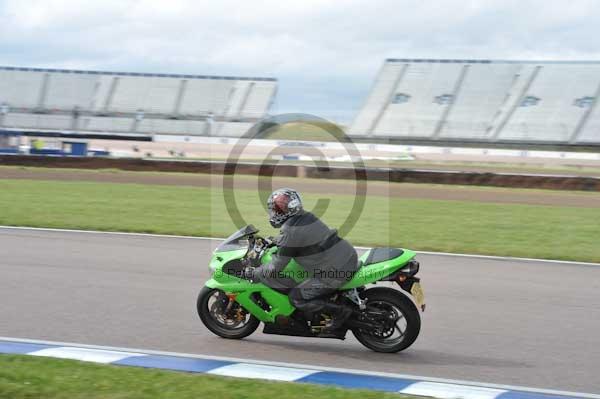 Motorcycle action photographs;Rockingham;Rockingham photographs;Trackday digital images;event digital images;eventdigitalimages;no limits trackday;peter wileman photography;rockingham corby northamptonshire;trackday;trackday photos