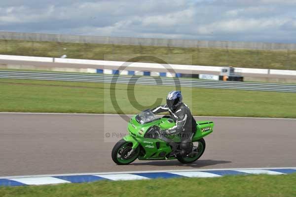 Motorcycle action photographs;Rockingham;Rockingham photographs;Trackday digital images;event digital images;eventdigitalimages;no limits trackday;peter wileman photography;rockingham corby northamptonshire;trackday;trackday photos