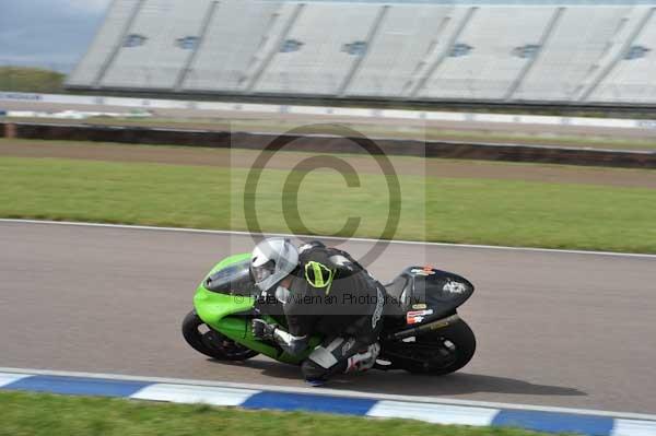 Motorcycle action photographs;Rockingham;Rockingham photographs;Trackday digital images;event digital images;eventdigitalimages;no limits trackday;peter wileman photography;rockingham corby northamptonshire;trackday;trackday photos