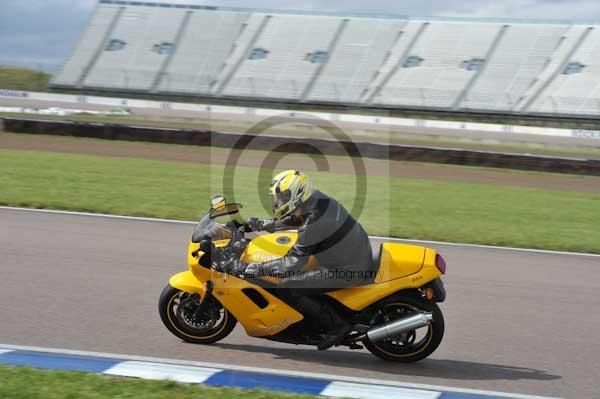 Motorcycle action photographs;Rockingham;Rockingham photographs;Trackday digital images;event digital images;eventdigitalimages;no limits trackday;peter wileman photography;rockingham corby northamptonshire;trackday;trackday photos