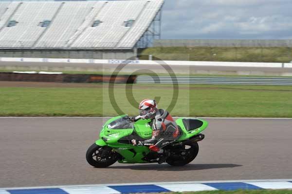 Motorcycle action photographs;Rockingham;Rockingham photographs;Trackday digital images;event digital images;eventdigitalimages;no limits trackday;peter wileman photography;rockingham corby northamptonshire;trackday;trackday photos