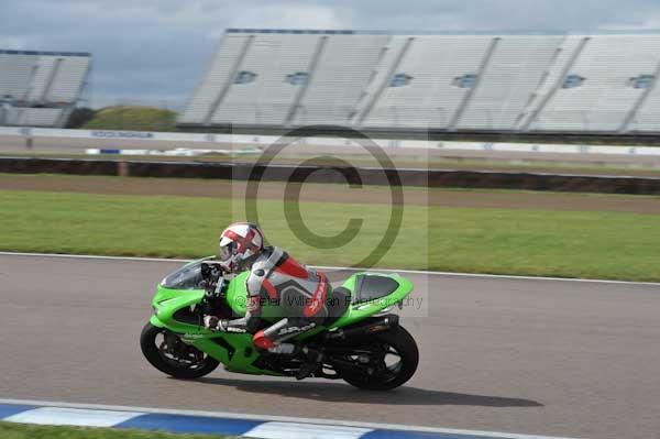 Motorcycle action photographs;Rockingham;Rockingham photographs;Trackday digital images;event digital images;eventdigitalimages;no limits trackday;peter wileman photography;rockingham corby northamptonshire;trackday;trackday photos