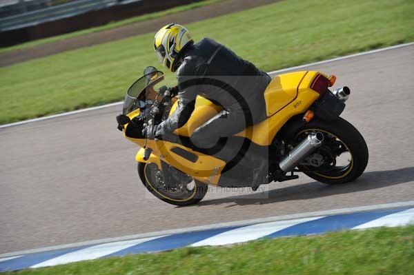 Motorcycle action photographs;Rockingham;Rockingham photographs;Trackday digital images;event digital images;eventdigitalimages;no limits trackday;peter wileman photography;rockingham corby northamptonshire;trackday;trackday photos