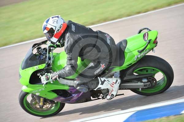 Motorcycle action photographs;Rockingham;Rockingham photographs;Trackday digital images;event digital images;eventdigitalimages;no limits trackday;peter wileman photography;rockingham corby northamptonshire;trackday;trackday photos