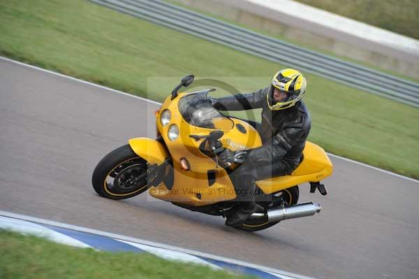 Motorcycle action photographs;Rockingham;Rockingham photographs;Trackday digital images;event digital images;eventdigitalimages;no limits trackday;peter wileman photography;rockingham corby northamptonshire;trackday;trackday photos