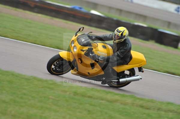 Motorcycle action photographs;Rockingham;Rockingham photographs;Trackday digital images;event digital images;eventdigitalimages;no limits trackday;peter wileman photography;rockingham corby northamptonshire;trackday;trackday photos