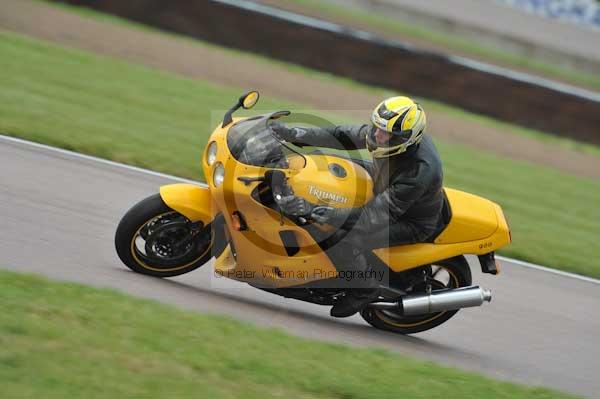 Motorcycle action photographs;Rockingham;Rockingham photographs;Trackday digital images;event digital images;eventdigitalimages;no limits trackday;peter wileman photography;rockingham corby northamptonshire;trackday;trackday photos