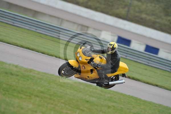 Motorcycle action photographs;Rockingham;Rockingham photographs;Trackday digital images;event digital images;eventdigitalimages;no limits trackday;peter wileman photography;rockingham corby northamptonshire;trackday;trackday photos