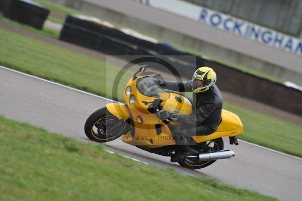 Motorcycle action photographs;Rockingham;Rockingham photographs;Trackday digital images;event digital images;eventdigitalimages;no limits trackday;peter wileman photography;rockingham corby northamptonshire;trackday;trackday photos