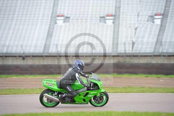 Motorcycle action photographs;Rockingham;Rockingham photographs;Trackday digital images;event digital images;eventdigitalimages;no limits trackday;peter wileman photography;rockingham corby northamptonshire;trackday;trackday photos