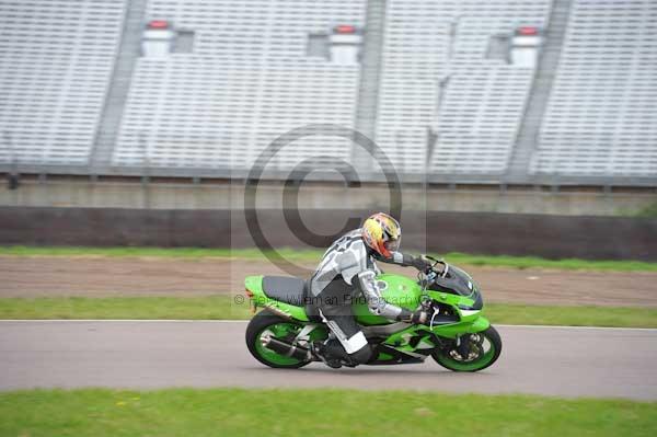 Motorcycle action photographs;Rockingham;Rockingham photographs;Trackday digital images;event digital images;eventdigitalimages;no limits trackday;peter wileman photography;rockingham corby northamptonshire;trackday;trackday photos