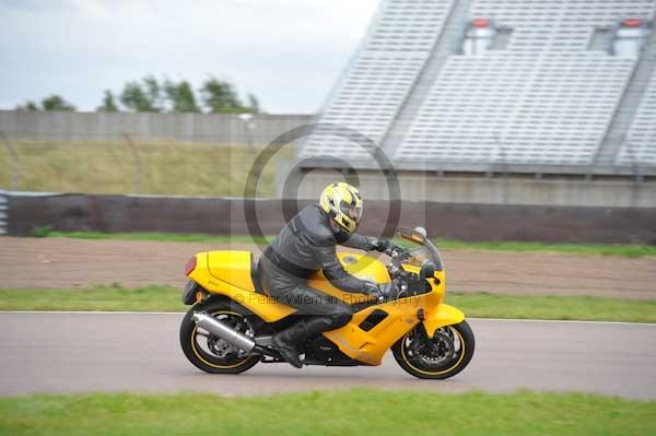 Motorcycle action photographs;Rockingham;Rockingham photographs;Trackday digital images;event digital images;eventdigitalimages;no limits trackday;peter wileman photography;rockingham corby northamptonshire;trackday;trackday photos