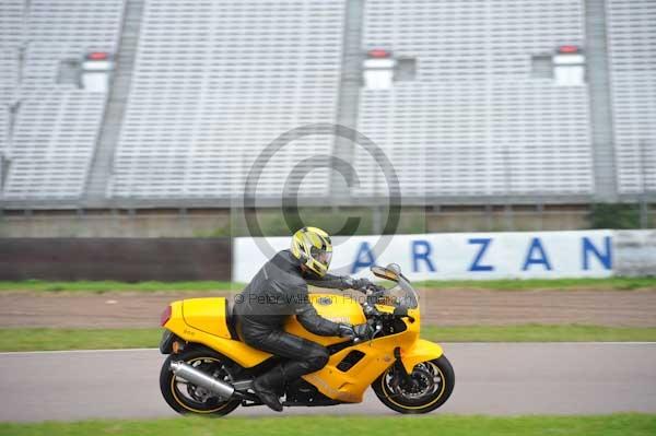 Motorcycle action photographs;Rockingham;Rockingham photographs;Trackday digital images;event digital images;eventdigitalimages;no limits trackday;peter wileman photography;rockingham corby northamptonshire;trackday;trackday photos