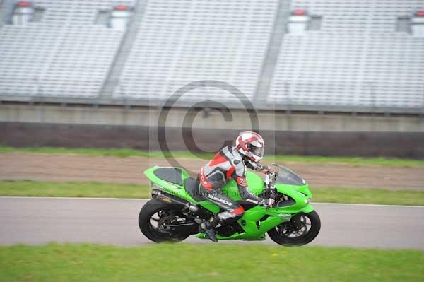 Motorcycle action photographs;Rockingham;Rockingham photographs;Trackday digital images;event digital images;eventdigitalimages;no limits trackday;peter wileman photography;rockingham corby northamptonshire;trackday;trackday photos