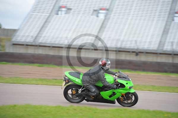 Motorcycle action photographs;Rockingham;Rockingham photographs;Trackday digital images;event digital images;eventdigitalimages;no limits trackday;peter wileman photography;rockingham corby northamptonshire;trackday;trackday photos