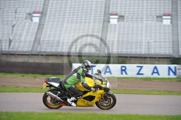 Motorcycle action photographs;Rockingham;Rockingham photographs;Trackday digital images;event digital images;eventdigitalimages;no limits trackday;peter wileman photography;rockingham corby northamptonshire;trackday;trackday photos