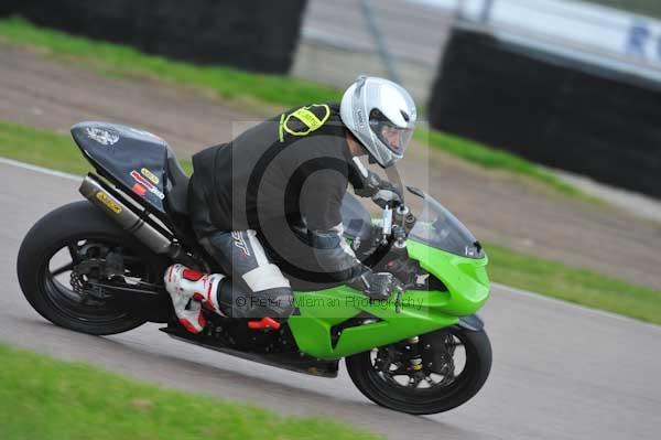 Motorcycle action photographs;Rockingham;Rockingham photographs;Trackday digital images;event digital images;eventdigitalimages;no limits trackday;peter wileman photography;rockingham corby northamptonshire;trackday;trackday photos