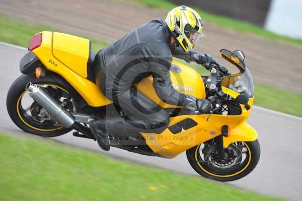 Motorcycle action photographs;Rockingham;Rockingham photographs;Trackday digital images;event digital images;eventdigitalimages;no limits trackday;peter wileman photography;rockingham corby northamptonshire;trackday;trackday photos