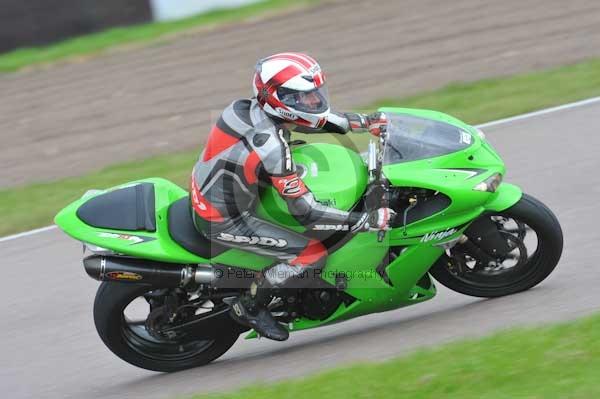 Motorcycle action photographs;Rockingham;Rockingham photographs;Trackday digital images;event digital images;eventdigitalimages;no limits trackday;peter wileman photography;rockingham corby northamptonshire;trackday;trackday photos