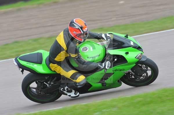 Motorcycle action photographs;Rockingham;Rockingham photographs;Trackday digital images;event digital images;eventdigitalimages;no limits trackday;peter wileman photography;rockingham corby northamptonshire;trackday;trackday photos