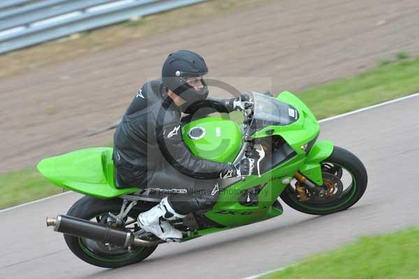 Motorcycle action photographs;Rockingham;Rockingham photographs;Trackday digital images;event digital images;eventdigitalimages;no limits trackday;peter wileman photography;rockingham corby northamptonshire;trackday;trackday photos