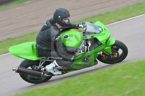 Motorcycle action photographs;Rockingham;Rockingham photographs;Trackday digital images;event digital images;eventdigitalimages;no limits trackday;peter wileman photography;rockingham corby northamptonshire;trackday;trackday photos