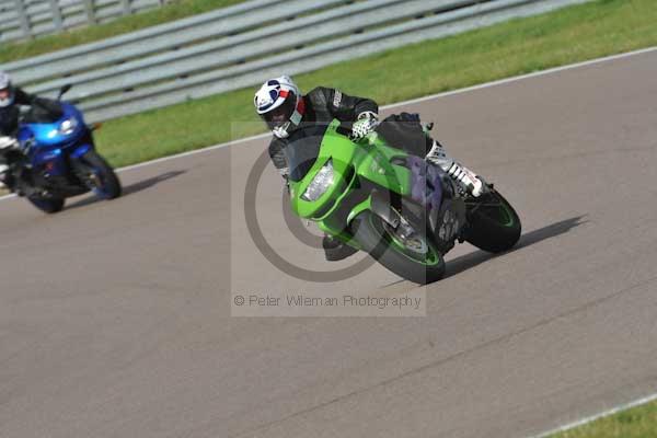 Motorcycle action photographs;Rockingham;Rockingham photographs;Trackday digital images;event digital images;eventdigitalimages;no limits trackday;peter wileman photography;rockingham corby northamptonshire;trackday;trackday photos