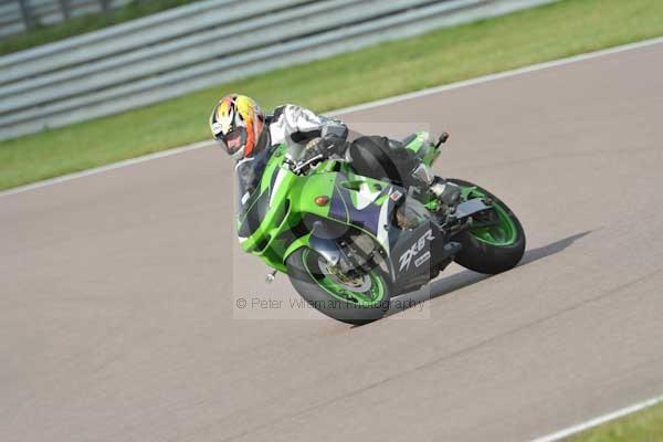 Motorcycle action photographs;Rockingham;Rockingham photographs;Trackday digital images;event digital images;eventdigitalimages;no limits trackday;peter wileman photography;rockingham corby northamptonshire;trackday;trackday photos