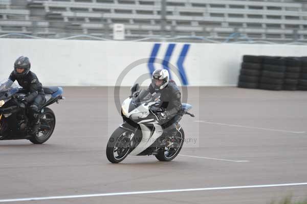 Motorcycle action photographs;Rockingham;Rockingham photographs;Trackday digital images;event digital images;eventdigitalimages;no limits trackday;peter wileman photography;rockingham corby northamptonshire;trackday;trackday photos