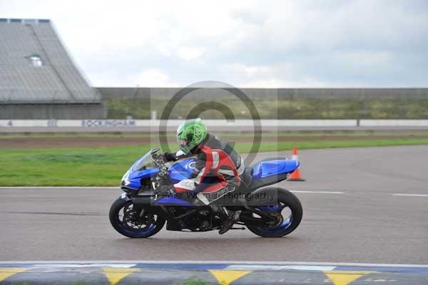 Motorcycle action photographs;Rockingham;Rockingham photographs;Trackday digital images;event digital images;eventdigitalimages;no limits trackday;peter wileman photography;rockingham corby northamptonshire;trackday;trackday photos