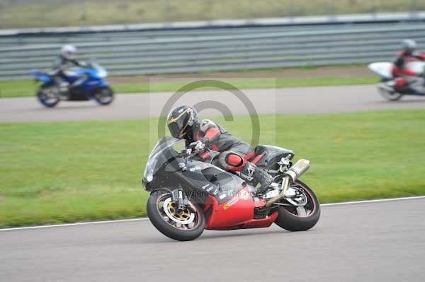 Motorcycle action photographs;Rockingham;Rockingham photographs;Trackday digital images;event digital images;eventdigitalimages;no limits trackday;peter wileman photography;rockingham corby northamptonshire;trackday;trackday photos