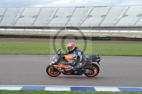 Motorcycle action photographs;Rockingham;Rockingham photographs;Trackday digital images;event digital images;eventdigitalimages;no limits trackday;peter wileman photography;rockingham corby northamptonshire;trackday;trackday photos