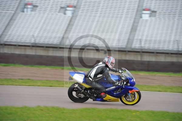 Motorcycle action photographs;Rockingham;Rockingham photographs;Trackday digital images;event digital images;eventdigitalimages;no limits trackday;peter wileman photography;rockingham corby northamptonshire;trackday;trackday photos