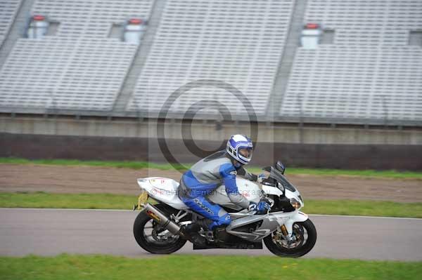 Motorcycle action photographs;Rockingham;Rockingham photographs;Trackday digital images;event digital images;eventdigitalimages;no limits trackday;peter wileman photography;rockingham corby northamptonshire;trackday;trackday photos