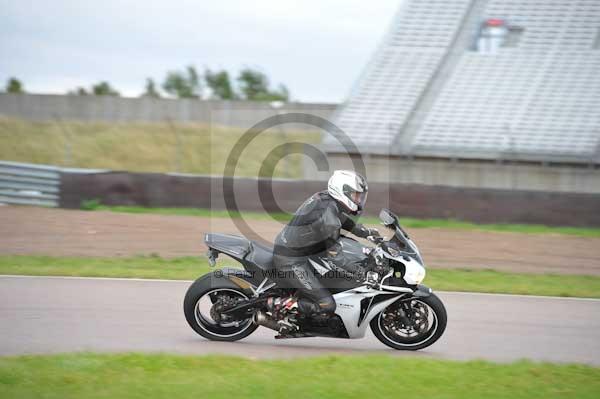 Motorcycle action photographs;Rockingham;Rockingham photographs;Trackday digital images;event digital images;eventdigitalimages;no limits trackday;peter wileman photography;rockingham corby northamptonshire;trackday;trackday photos