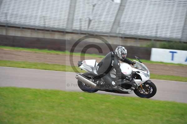 Motorcycle action photographs;Rockingham;Rockingham photographs;Trackday digital images;event digital images;eventdigitalimages;no limits trackday;peter wileman photography;rockingham corby northamptonshire;trackday;trackday photos