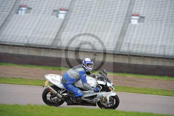 Motorcycle action photographs;Rockingham;Rockingham photographs;Trackday digital images;event digital images;eventdigitalimages;no limits trackday;peter wileman photography;rockingham corby northamptonshire;trackday;trackday photos