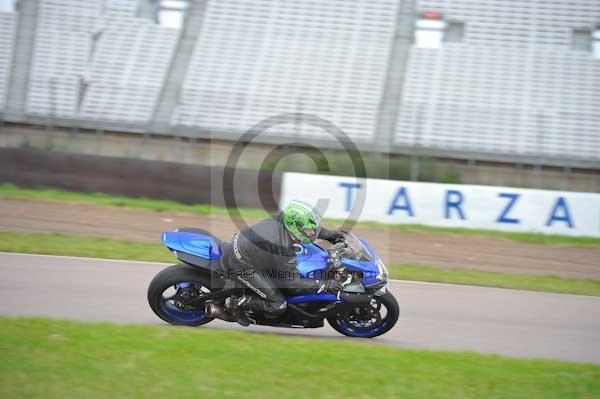 Motorcycle action photographs;Rockingham;Rockingham photographs;Trackday digital images;event digital images;eventdigitalimages;no limits trackday;peter wileman photography;rockingham corby northamptonshire;trackday;trackday photos