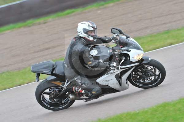 Motorcycle action photographs;Rockingham;Rockingham photographs;Trackday digital images;event digital images;eventdigitalimages;no limits trackday;peter wileman photography;rockingham corby northamptonshire;trackday;trackday photos