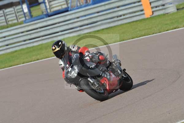 Motorcycle action photographs;Rockingham;Rockingham photographs;Trackday digital images;event digital images;eventdigitalimages;no limits trackday;peter wileman photography;rockingham corby northamptonshire;trackday;trackday photos